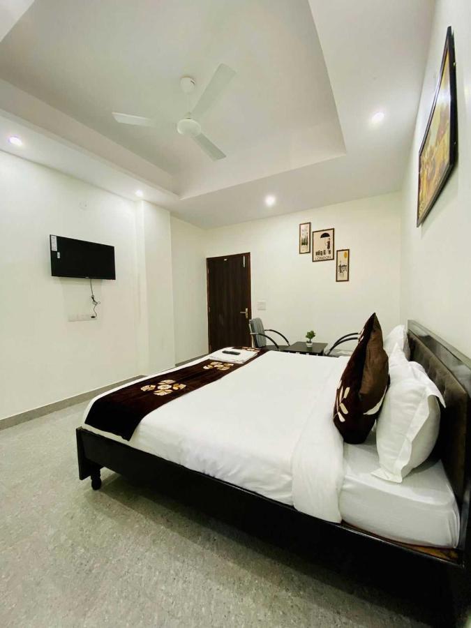 Hotel O K R Resdiancy Near Botanic Garden Of Indian Republic ノイダ エクステリア 写真
