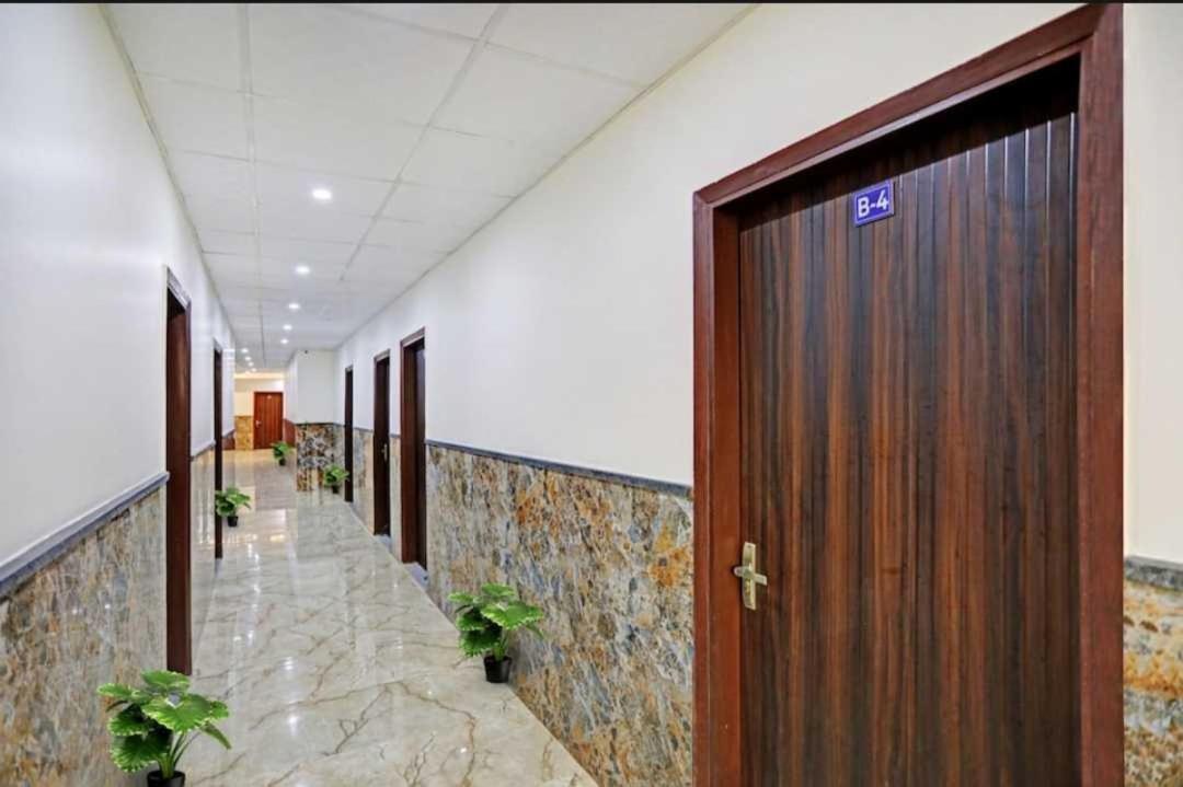 Hotel O K R Resdiancy Near Botanic Garden Of Indian Republic ノイダ エクステリア 写真