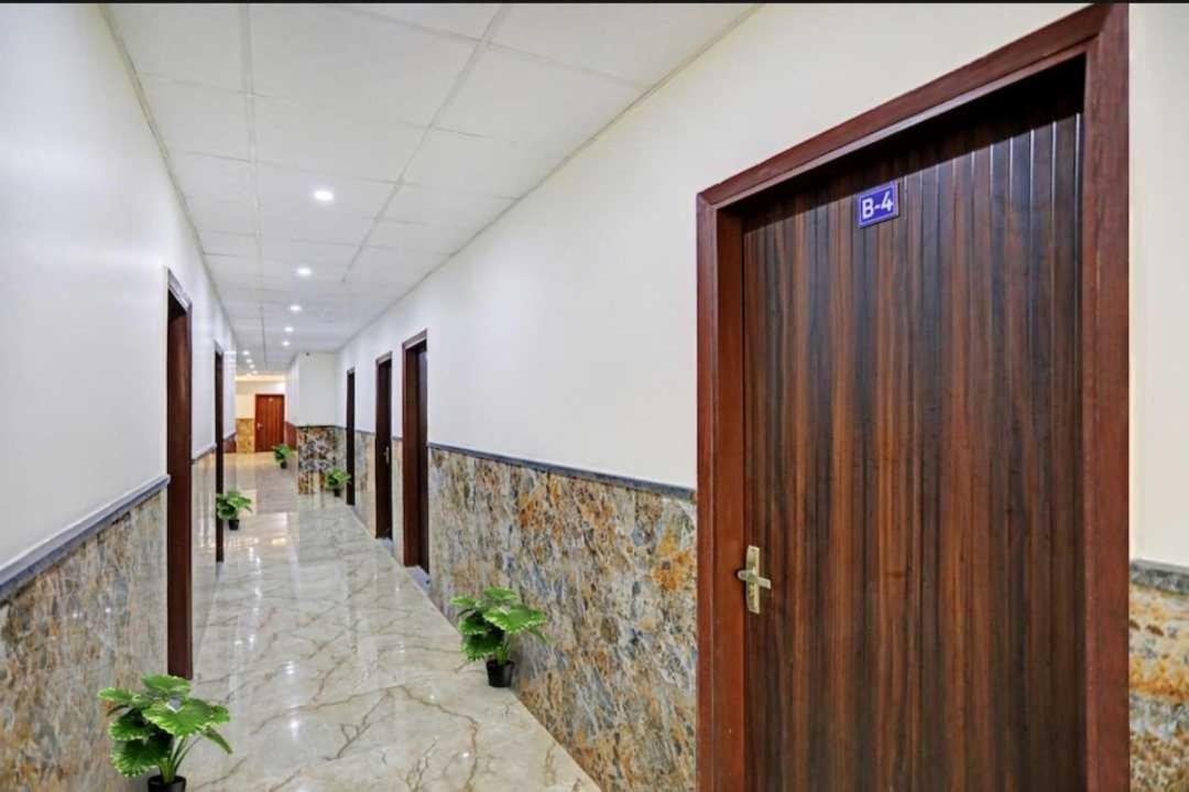 Hotel O K R Resdiancy Near Botanic Garden Of Indian Republic ノイダ エクステリア 写真